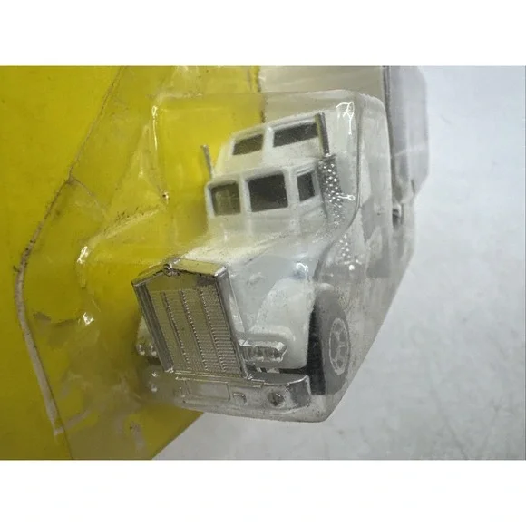 VTG 1993 Super Matchbox Rigs Semi Truck Hersheys STK NO34330 - Picture 6 of 8